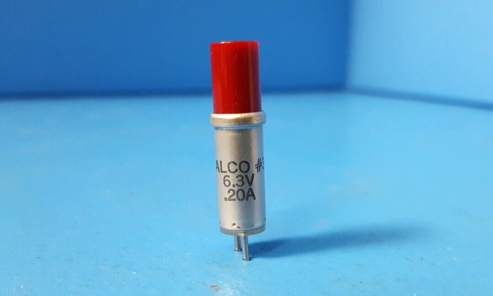 (4 pcs) Panel Light Indicator, #39, Dialco/Dialight, 6.3v-200mA, red