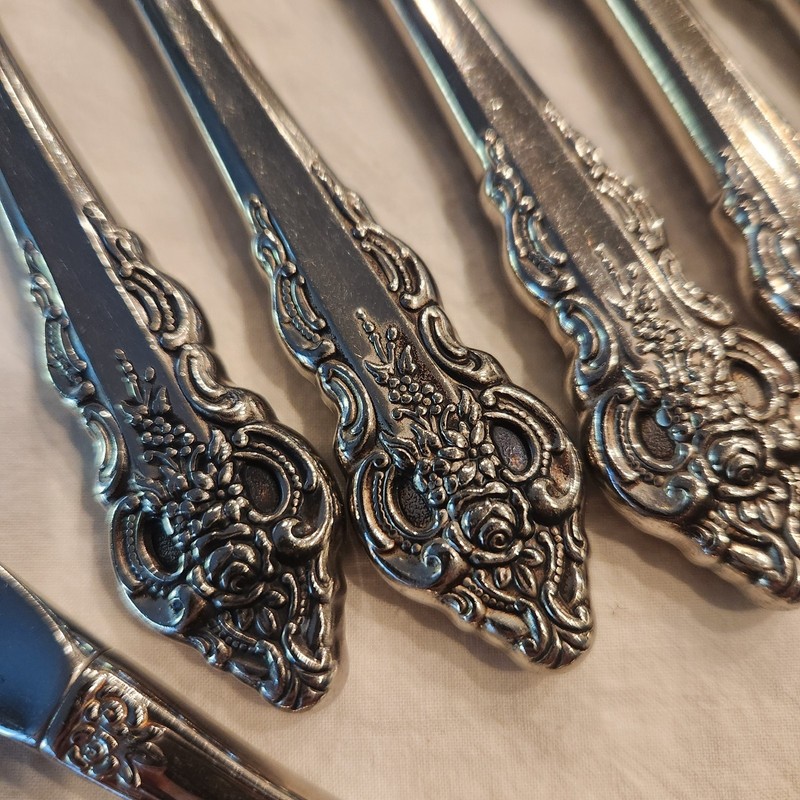 Mixed Lot Oneida, Rogers, MISC Stainless Steel Flatware Serving Mixed Materials gallery