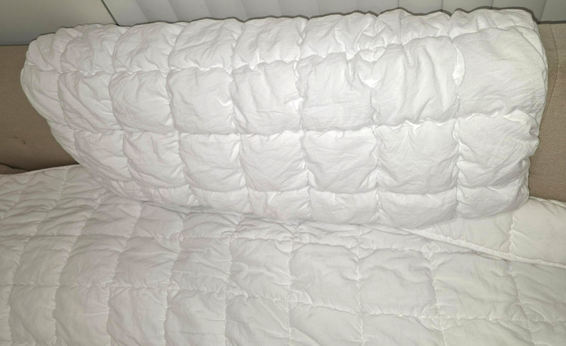 Laurel 2-piece Puff Comforter Set - White - King Size - 1 Comforter 1 Sham USED gallery