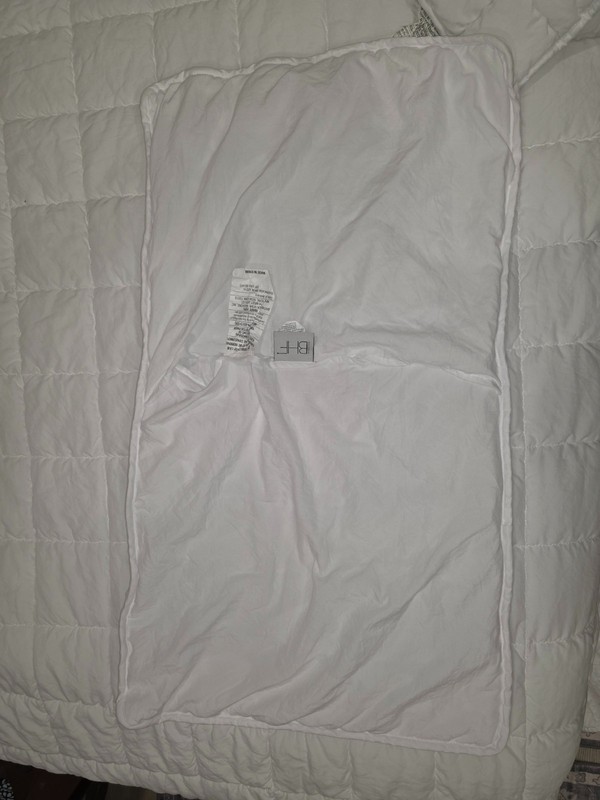 Laurel 2-piece Puff Comforter Set - White - King Size - 1 Comforter 1 Sham USED gallery