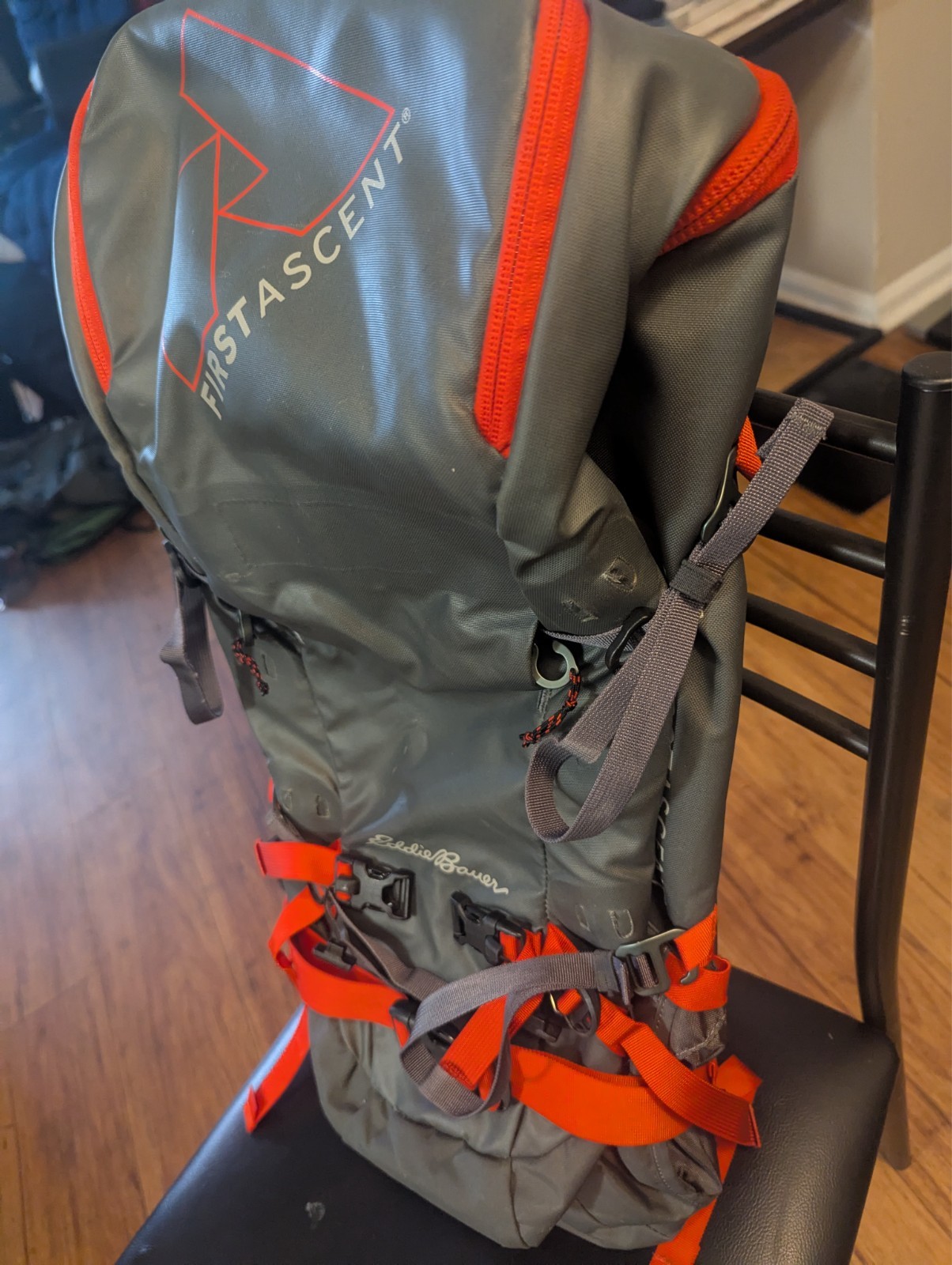 Eddie Bauer - Alpinisto 25/35L skiing backpack. 3