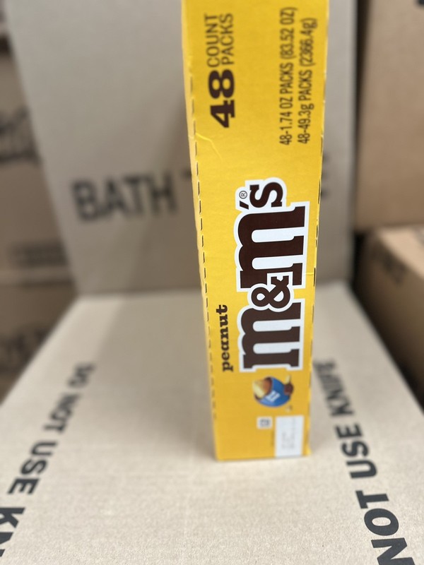 M&Ms Peanut Chocolate Candy Bar 48CT gallery