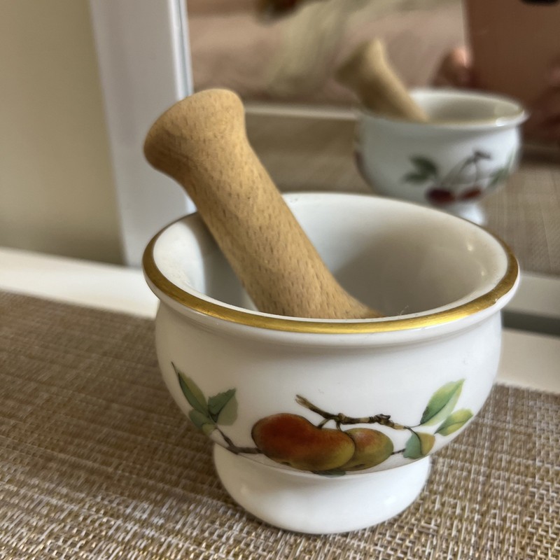 Royal Worcester Evesham Gold Mortar&Pestle RaspberryPeachCherry FinePorcelain gallery
