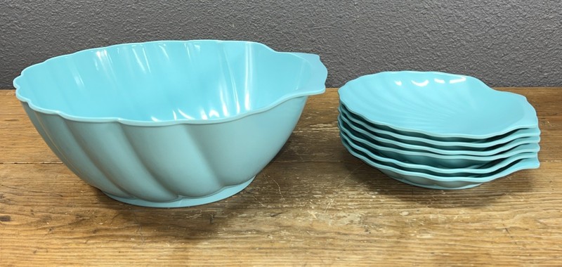 Stephan Roberts Summer Splash Melamine 12” Shell Bowl w/ 6 Small Shell Plates gallery