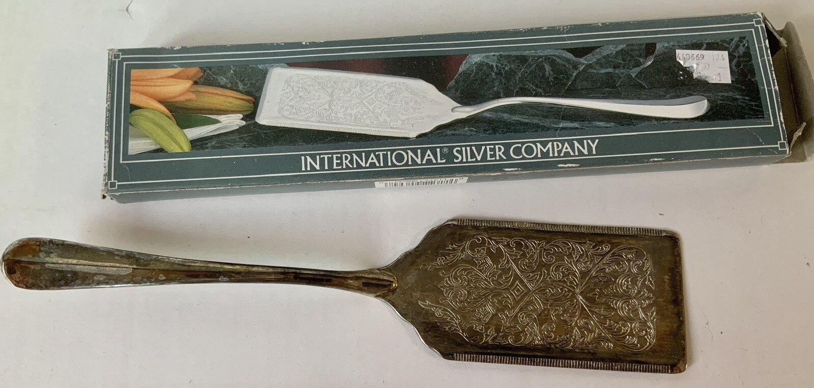 SilverPlated Pizza Lasagna Server Original Box International Silver Co. gallery