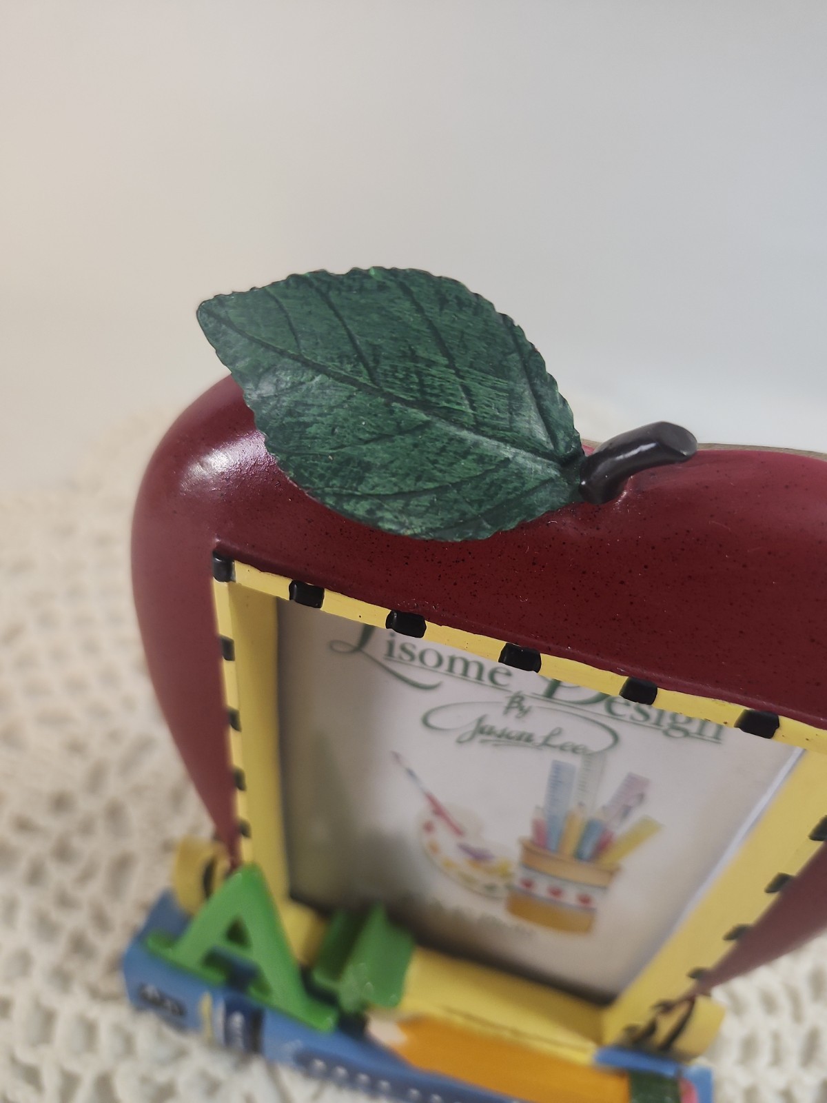 Vtg 3D Apple Shaped Picture Frame Teacher Books Pencil Small 3 x 4 Classroom gallery