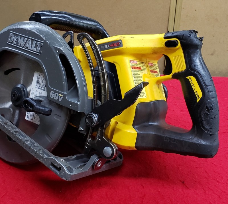 Dewalt Flexvolt 60V Max 7-1/4in Cordless Circular Saw Tool Only - DCS577B - Wear gallery