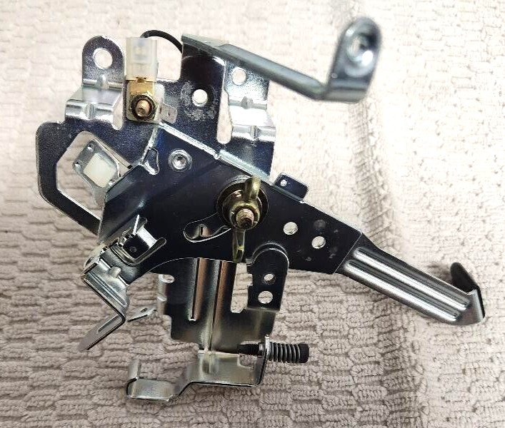 Genuine Briggs & Stratton OEM 691478 Control Bracket gallery