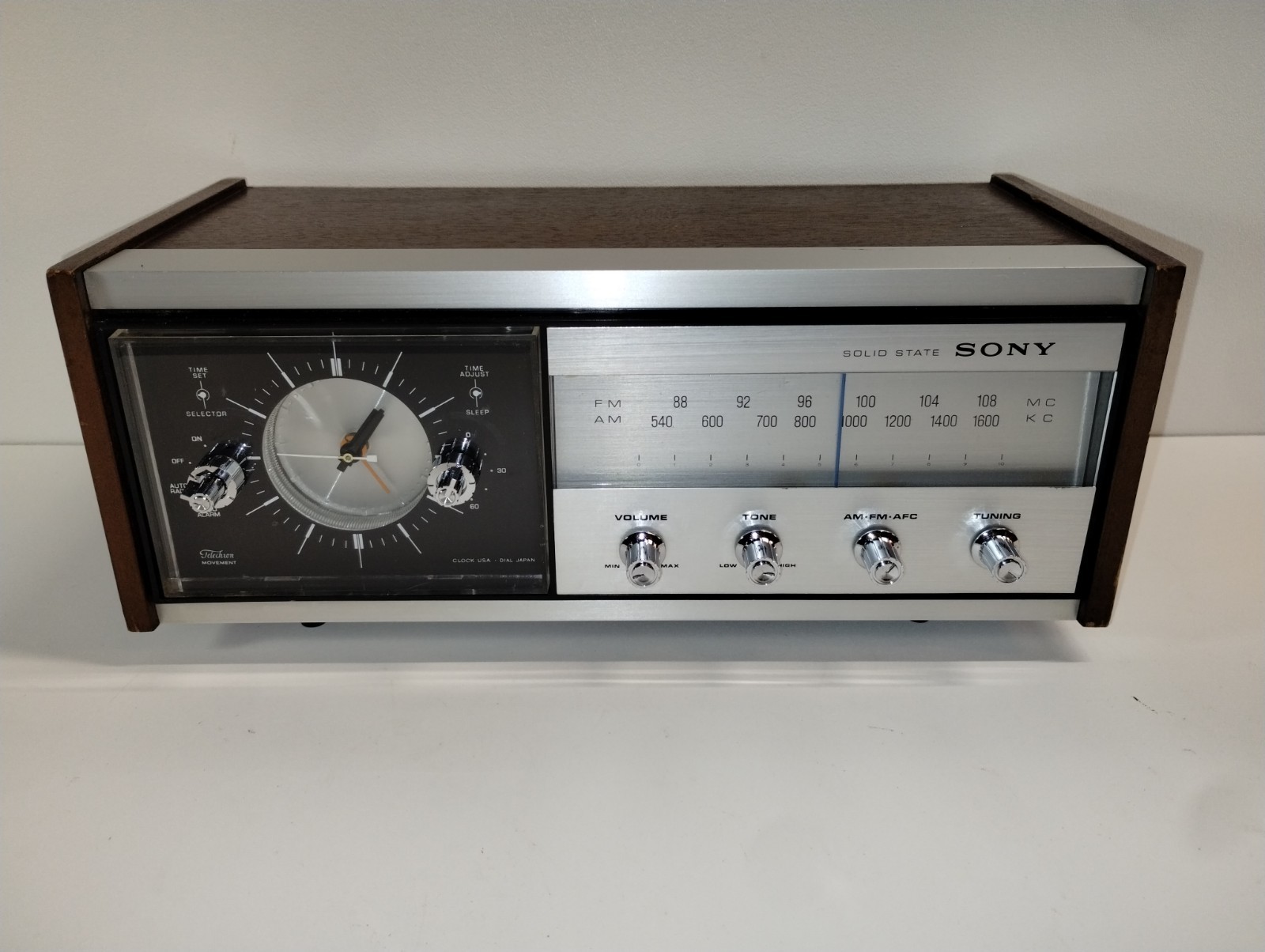 Sony Solid-State AM-FM Clock Radio Alarm Model 8FC-65W Telechron Tested Works gallery