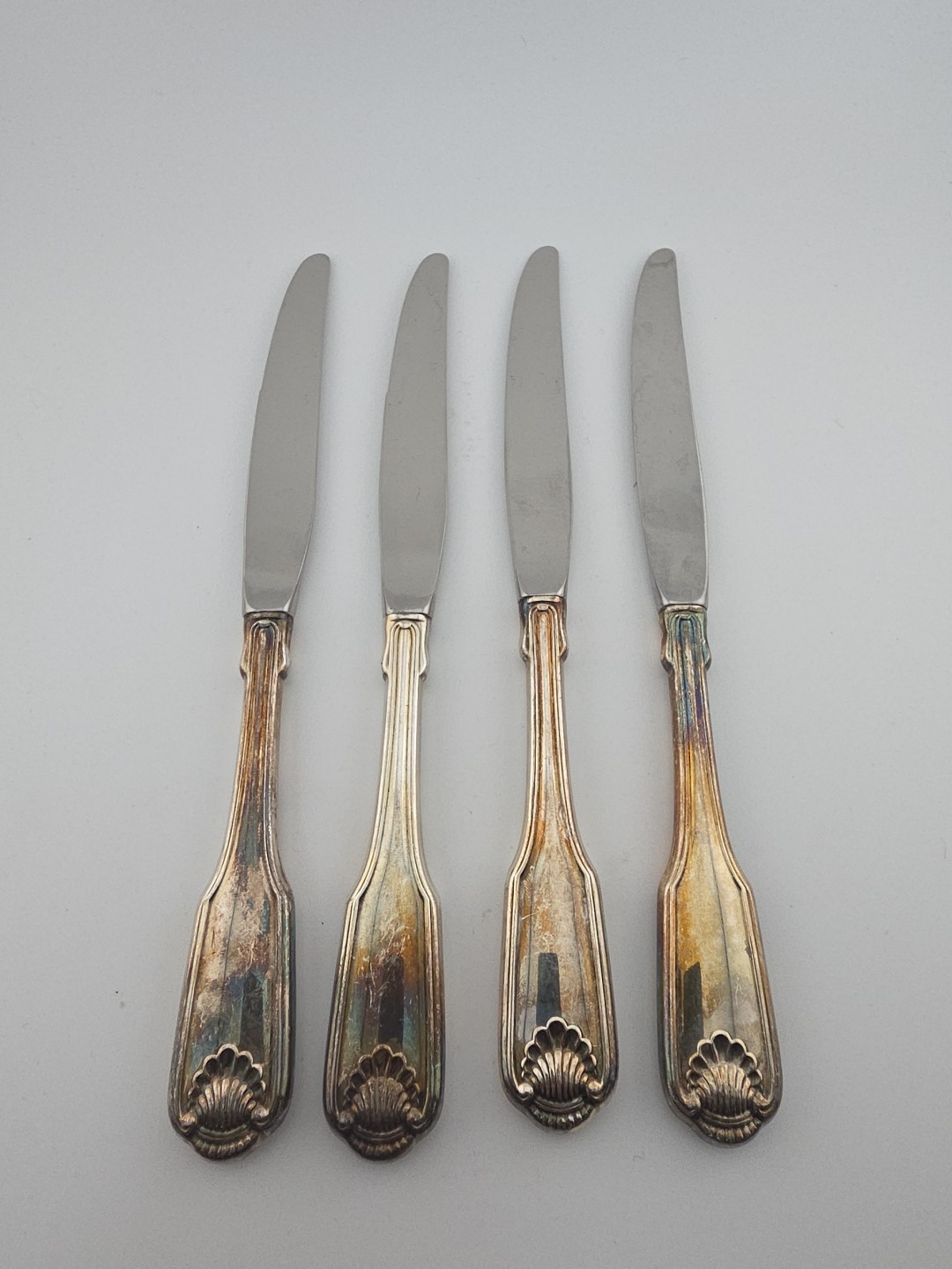 Oneida Classic Shell Stainless Flatware Dinner Knives Set Of 4 gallery