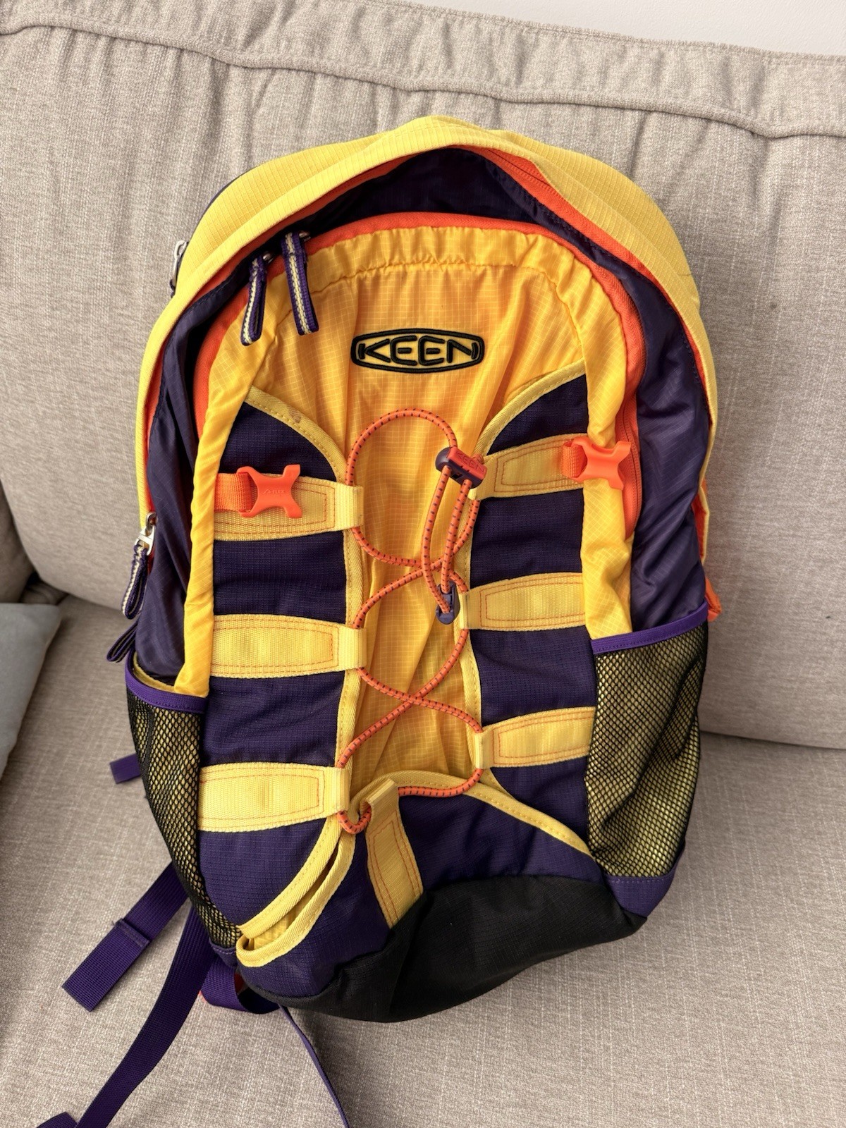 Keen yellow backpack With Rain Cover