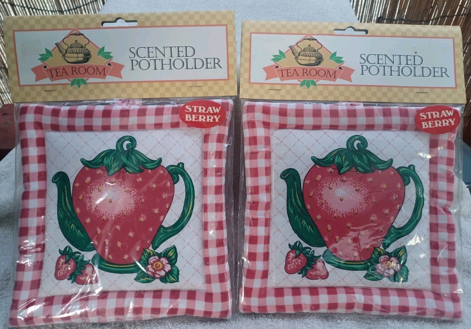 Tea Room Scented Potholder Stawberry Sented Pot Holder Brand New, In Packaged gallery