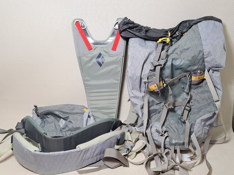 Black Diamond Quantum 55L Gray BackPack Small/Medium with spare belt