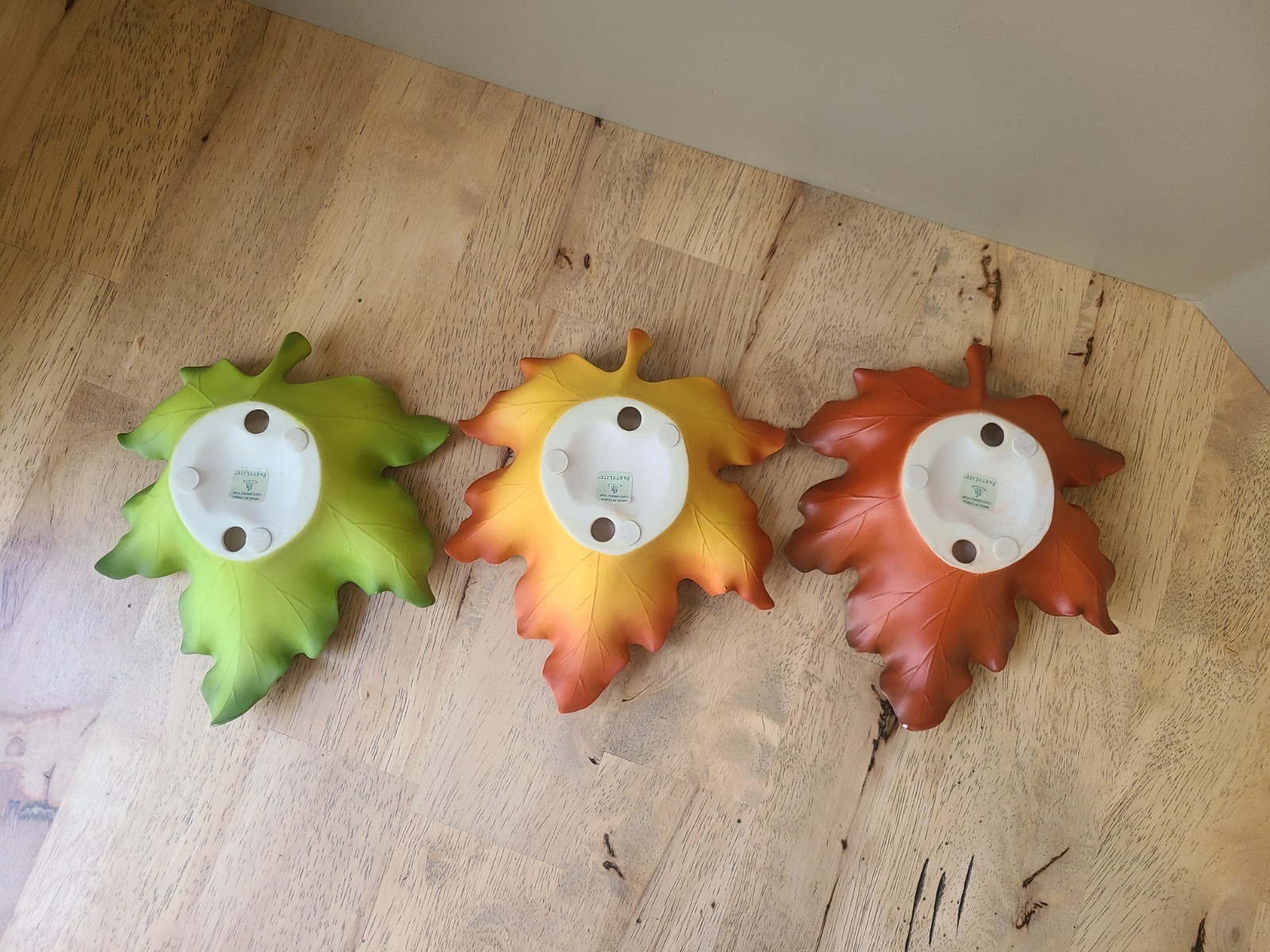 Partylite Set of 3 Ceramic Leaf Tea Light Holders Fall Colors gallery