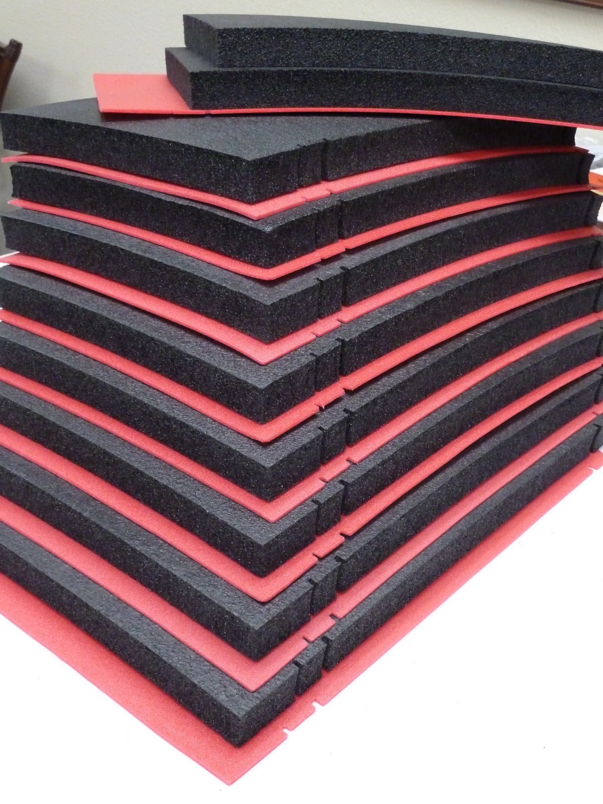 Older version - Pelican 0450 foam. Solid foam w/ red backing. Tool Shadowing gallery