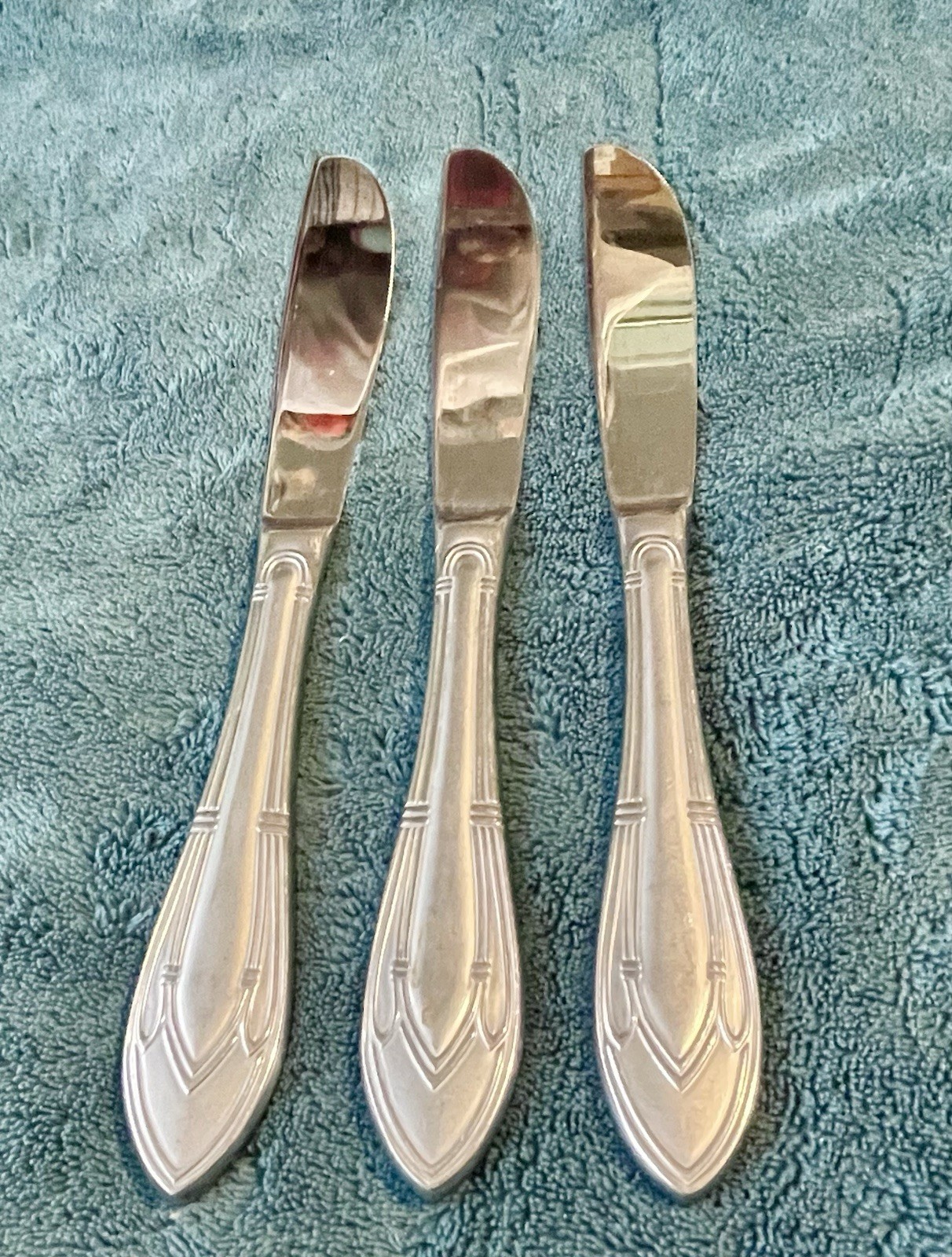 3 HAMPTON "COLOGNE FROSTED" STAINLESS SOLID DINNER KNIVES - OUTLINE, POINTED gallery