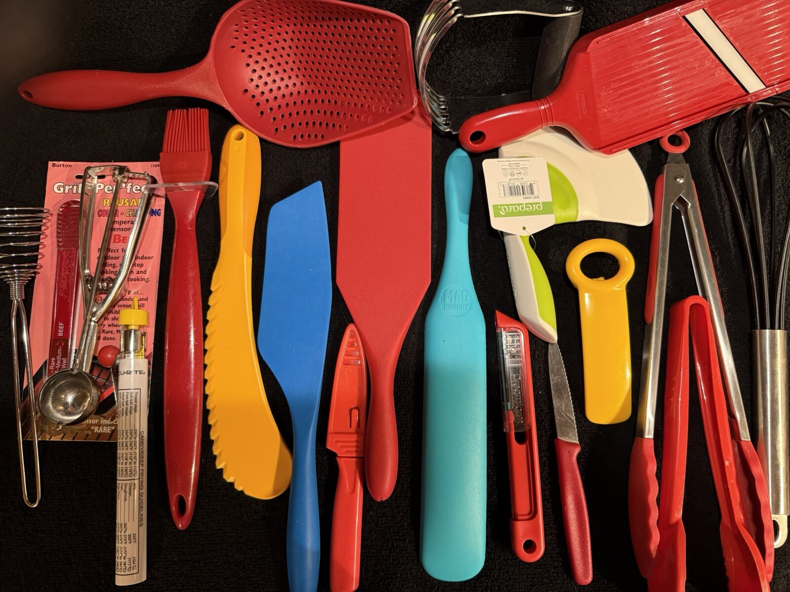 Kitchen Utensils Large Lot Mixed Materials & Brands With Ceramic Holder gallery