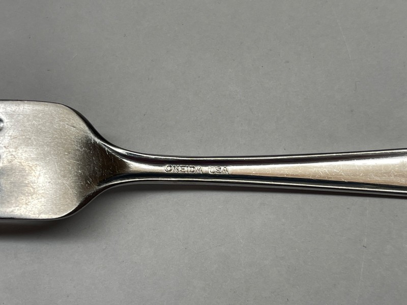 Oneida Satin Accent Stainless USA Dinner Fork 7-1/4” gallery