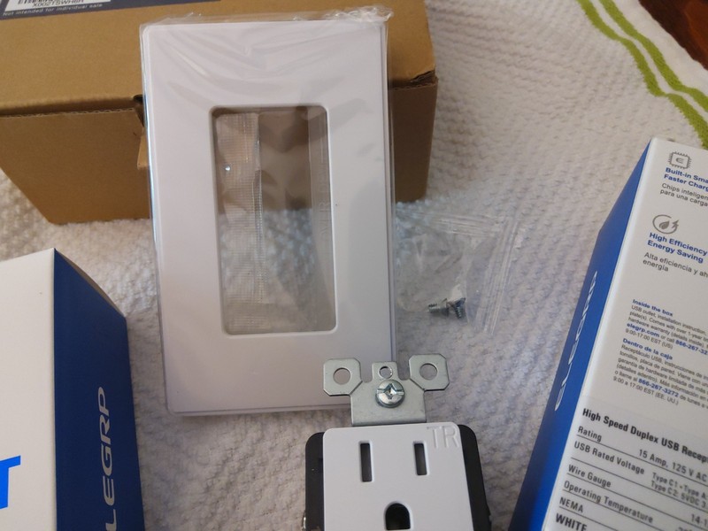 4 ELEGRP USB Outlets, USB-A and 2 USB-C Ports, New, White, R1815D60CCA-WH gallery