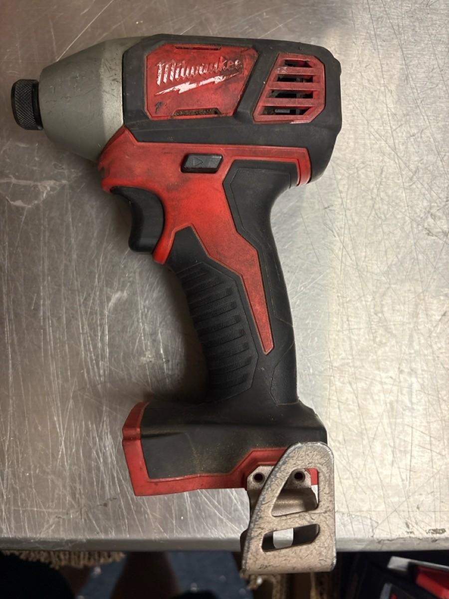 Used MILWAUKEE 2656-20 Cordless IMPACT DRIVER M18 18V Tool Only (QUC027707) gallery
