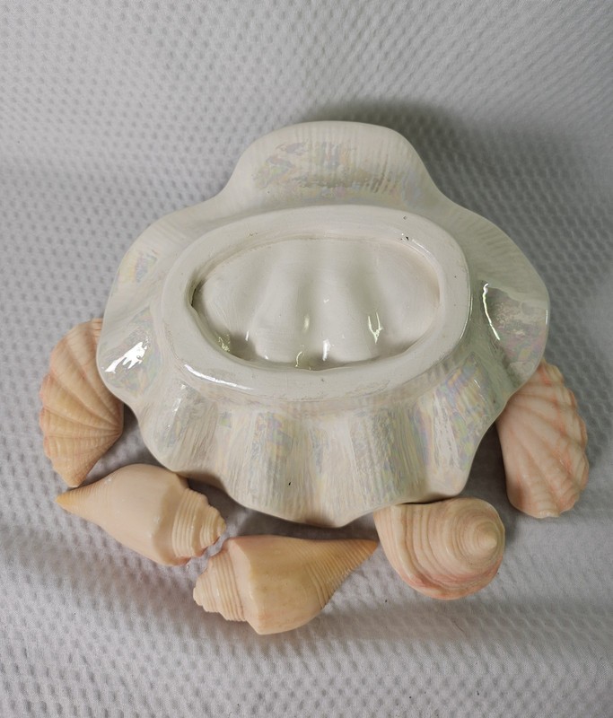Sea Shell Iridescent Soap Dish EUC With Set Of 4 NEW Sea Shell Soaps gallery