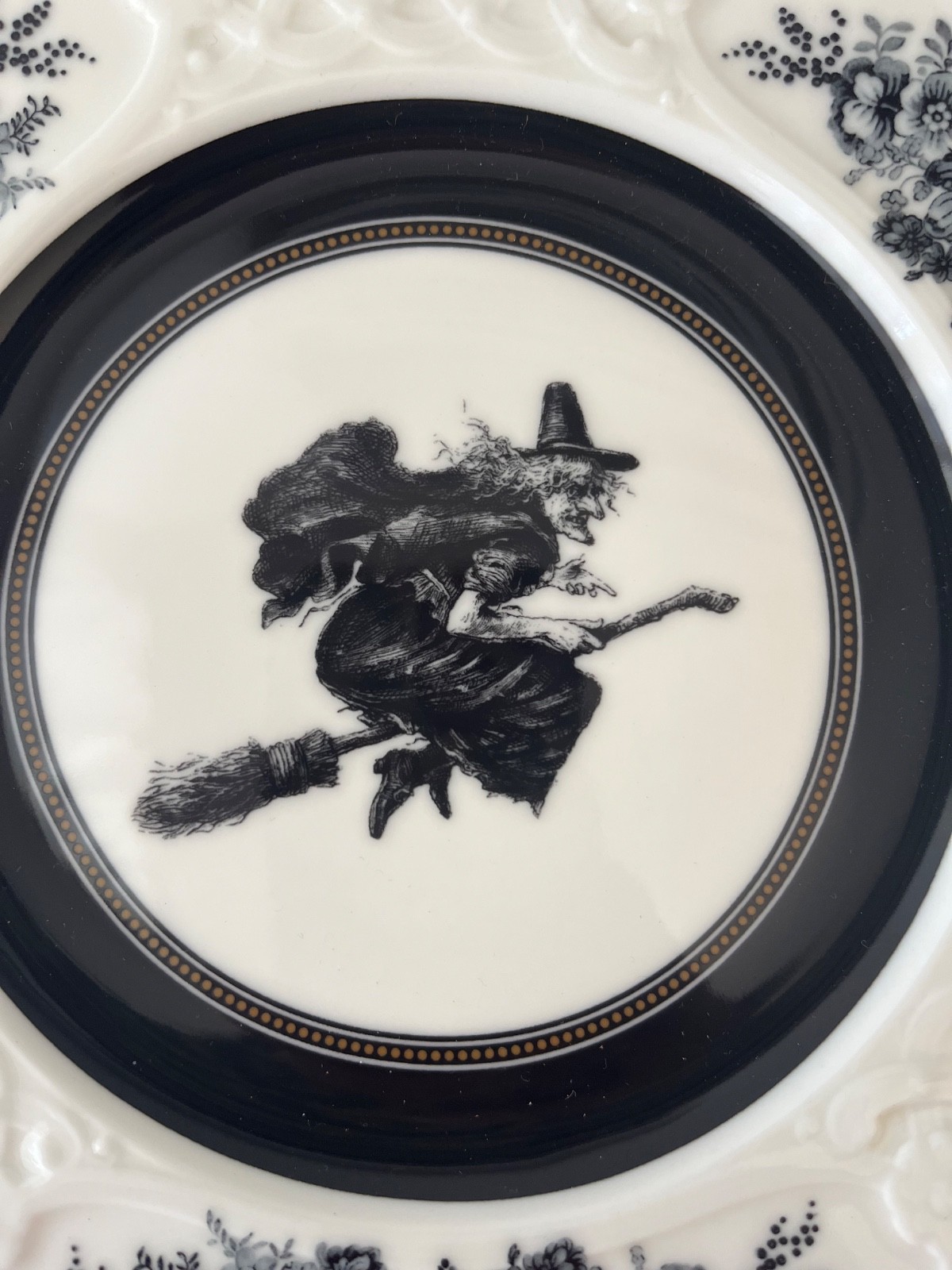 Williams-Sonoma SPOOKY SOIREE 8.75" Salad Plate WITCH Scalloped Edge (Have 16) gallery