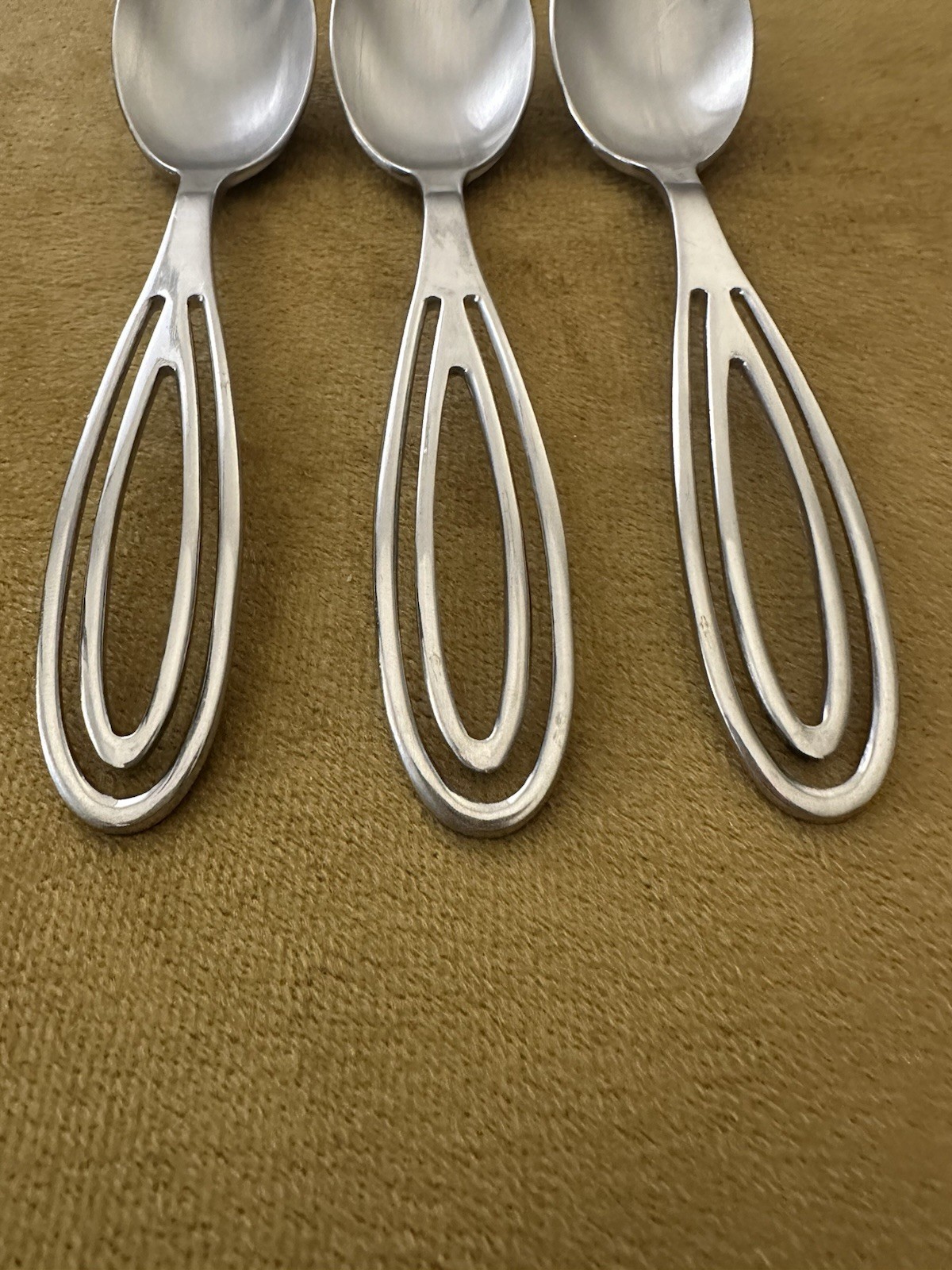 (3) Teaspoons Pottery Barn PBN3 Stainless LOOP gallery