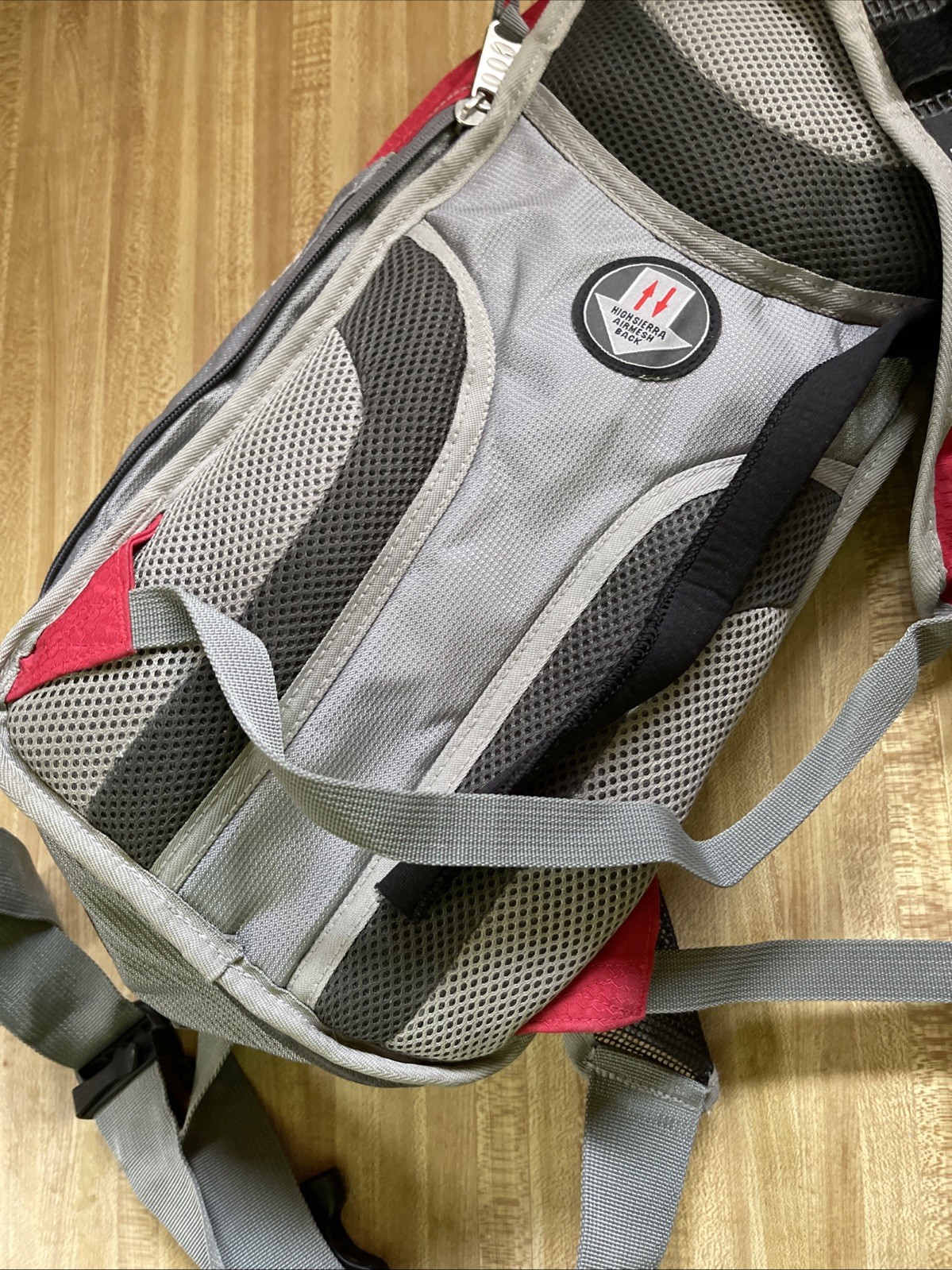 High Sierra Airmesh Backpack With Bladder  2