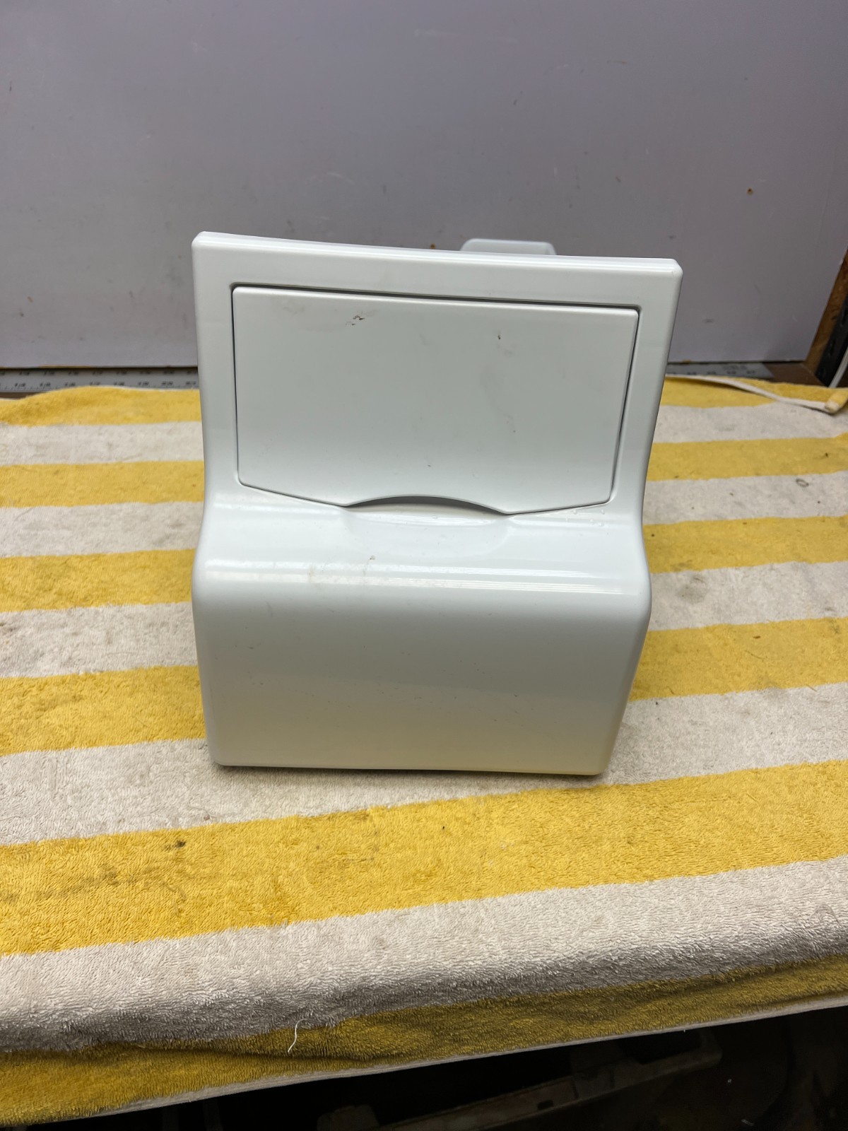 Frigidaire Refrigerator Ice Bin Container Assembly 241860803 gallery
