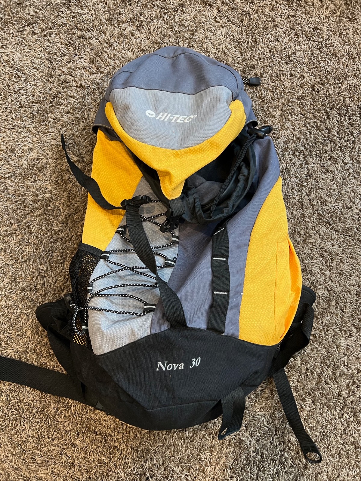 Hi-Tec Nova 30 back pack