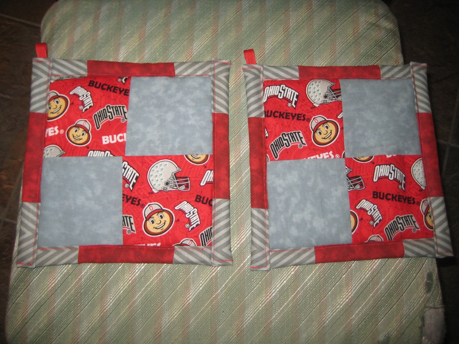 Ohio State Buckeyes w/pieced backing Handmade Kitchen Potholder Set of 2 gallery