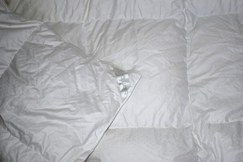 BLOOMINGDALE'S Down Comforter White Duck Lightweighted Warm Twin 65”x 85" USED gallery