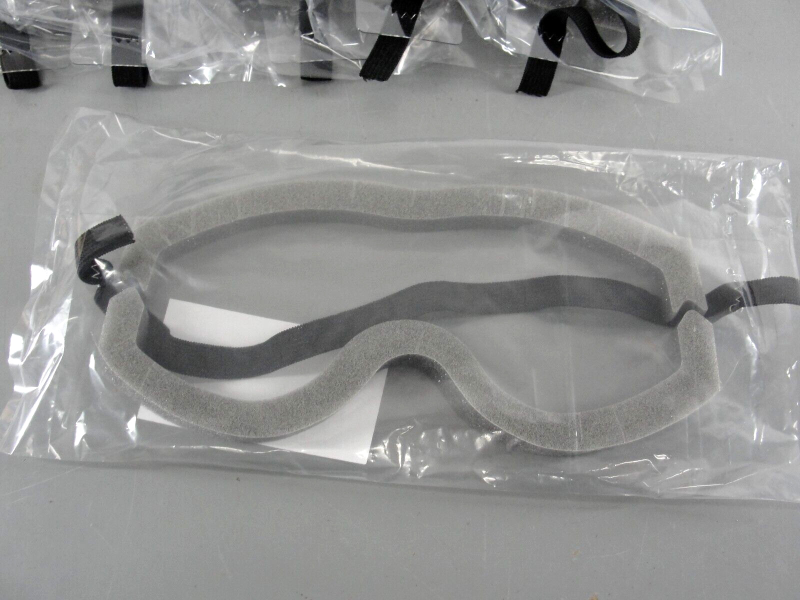 DISPOSABLE FLUID FOG DUST RESISTANT PROTECTIVE EYEWEAR SAFETY GOGGLES CASE 84 gallery