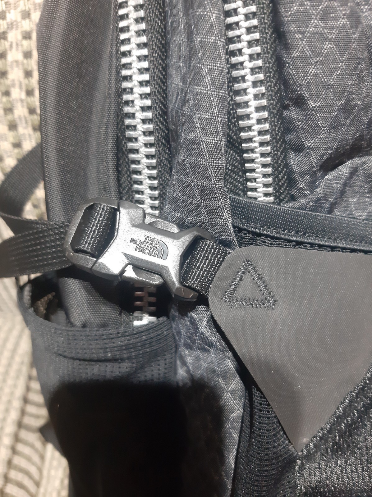 The North Face - Recon Backpack Pre-Owned Great Condition 2