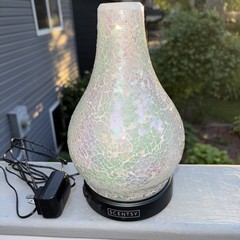 Scentsy Essential Oil Diffuser Base and Enchant Mosaic Shade Green/Pink Preowned