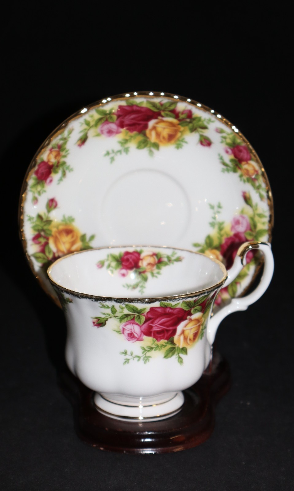 4 ROYAL ALBERT OLD COUNTRY ROSES CUP & SAUCERS SET #1 gallery