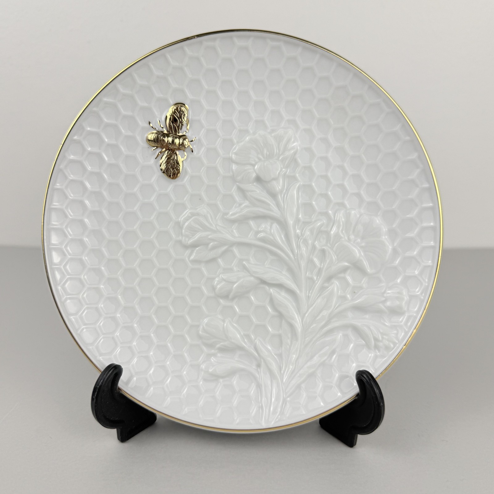 Williams Sonoma Honeycomb Embossed Appetizer Plates Set Of 4 White Gold gallery