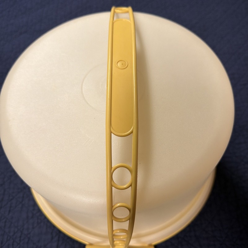 Vintage Tupperware Round Cake Taker Carrier 683-5 624-24 Yellow Handle 10 Inch gallery