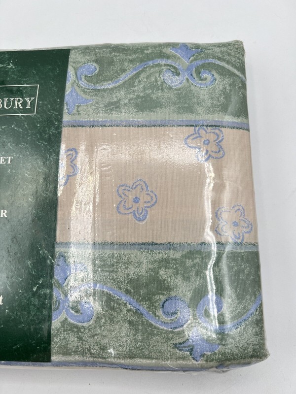 Canterbury Luxury Percale King Flat Sheet with 2 King Pillowcases NEW in Package gallery