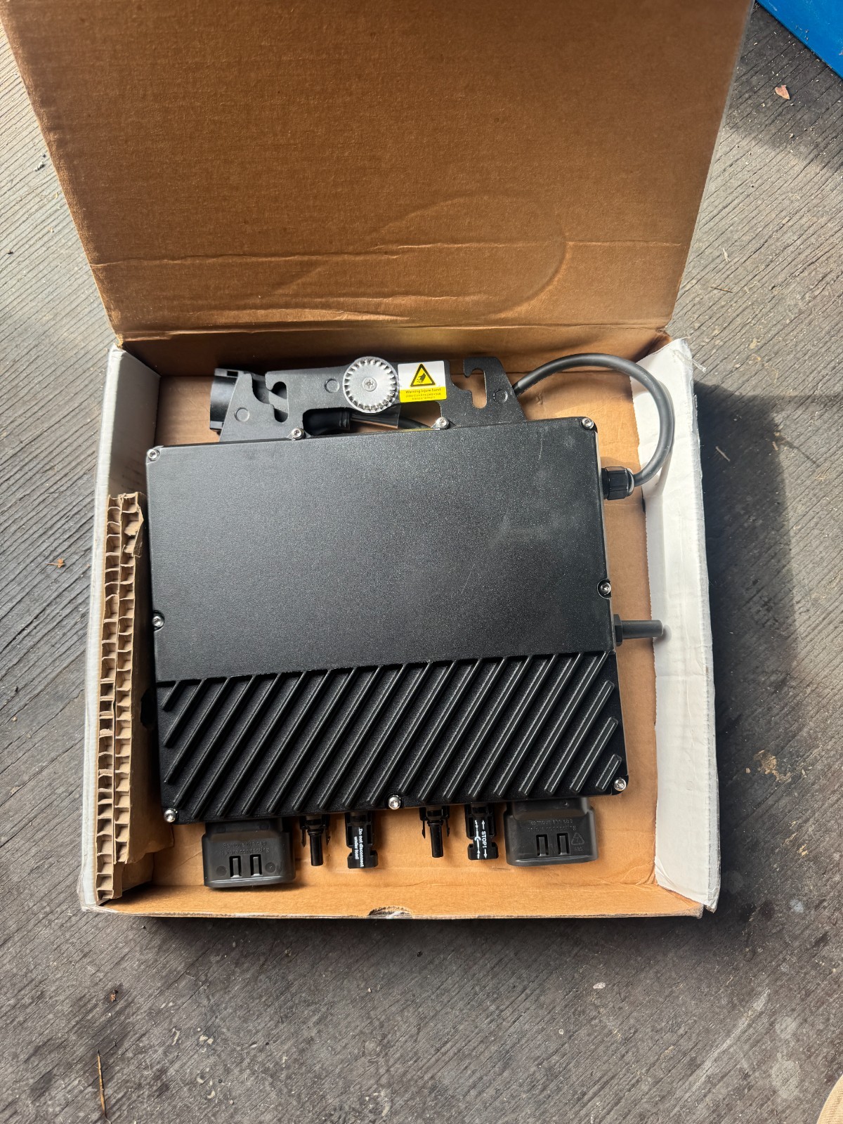 APSystems QS1 Microinverter 1.2Kw gallery