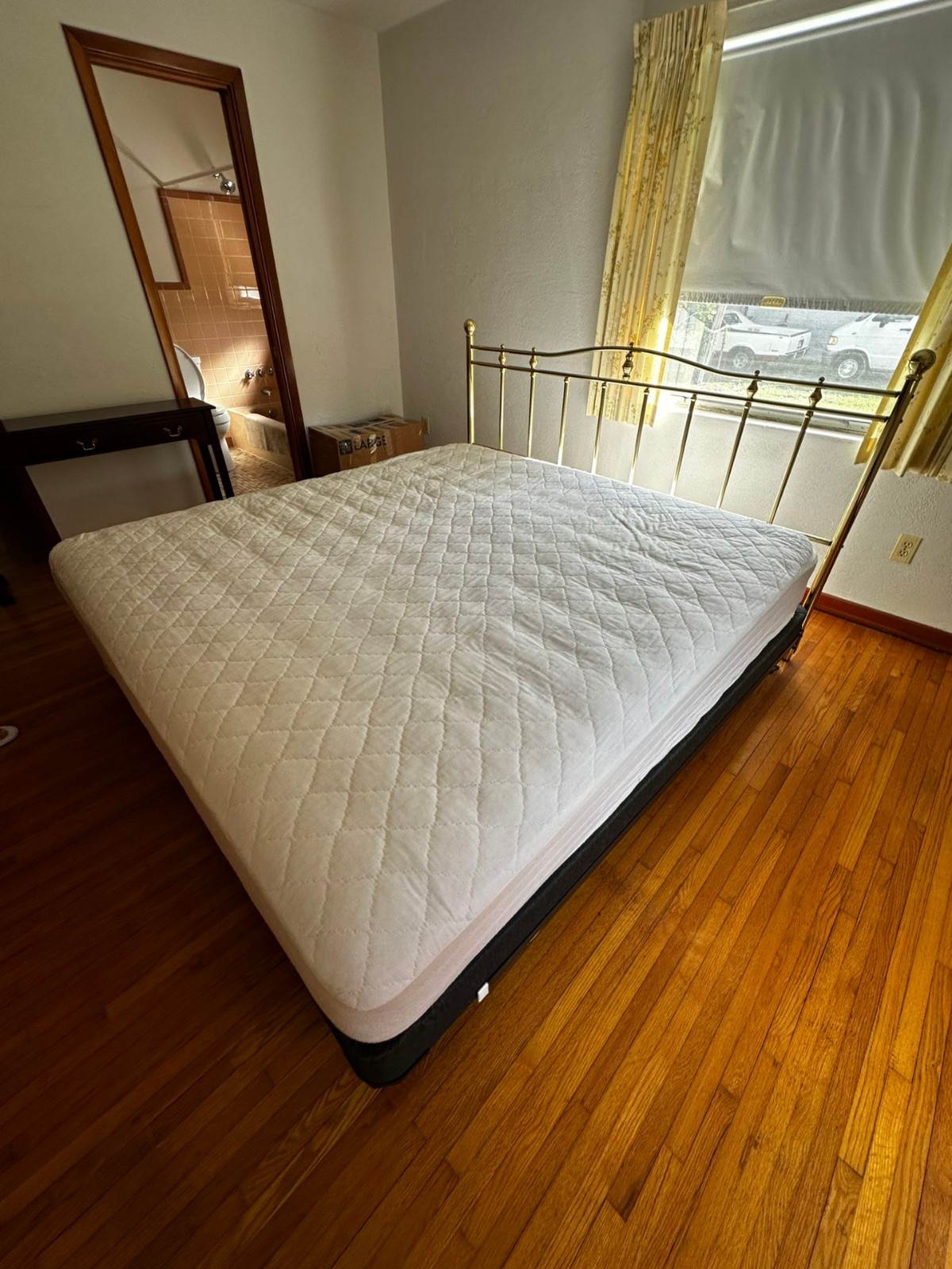 SERTA QUEEN SIZE Extra Meridian Matress With Box Spring Supports gallery