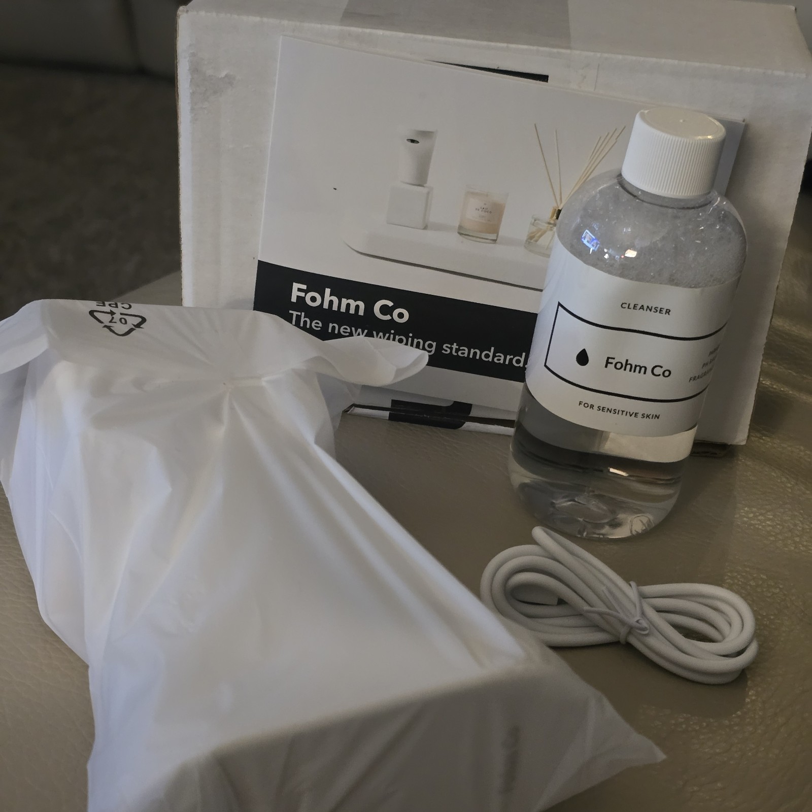 Fohm Toilet Paper Foam & Dispenser Set Bathroom Touchless PH Balanced Sensitive gallery