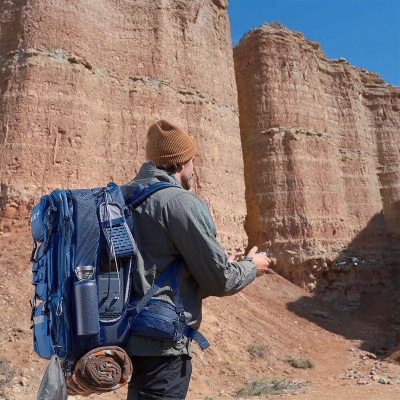 BLUETTI Handsfree 2 Backpack Power Station 700W 512Wh for Climbing/Photography gallery