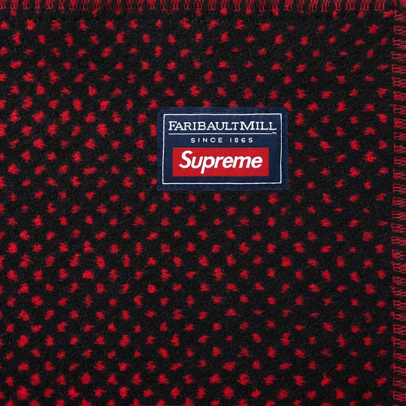 Supreme®/Faribault Woolen Mill Kate Moss Throw Blanket - Red - FW24 gallery