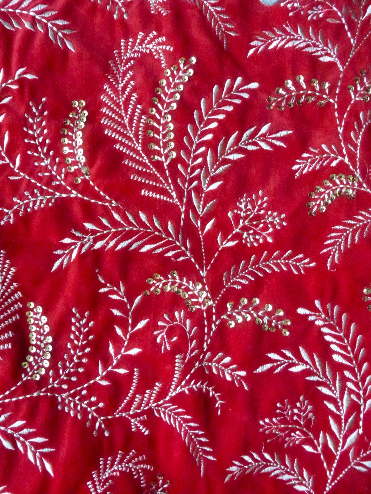 NICOLE MILLER Vibrant Red TABLE RUNNER Metallic Embroidery Sequins 16" x 72" gallery
