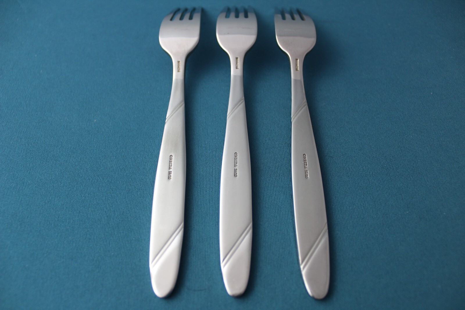3 Dinner Forks Oneida RISOTTO 18/10 Stainless Frosted Handle 7 3/4" gallery