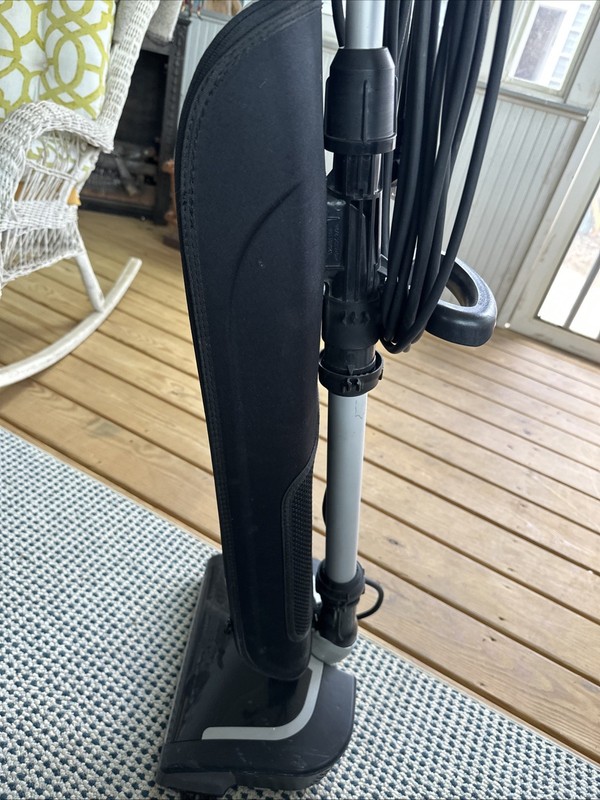 Oreck Elevate Command UK30200PC Bagged Upright Vacuum Lightweight - Works Great gallery