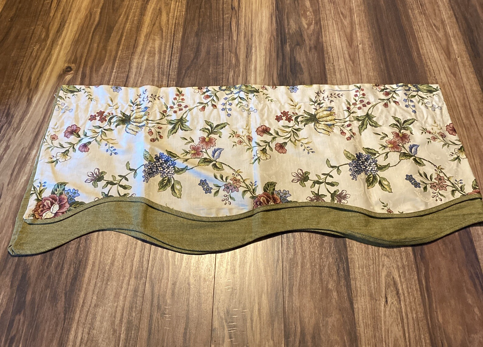 Floral Pattern Valance Scalloped Beige Green 17" x 75 made in the USA gallery