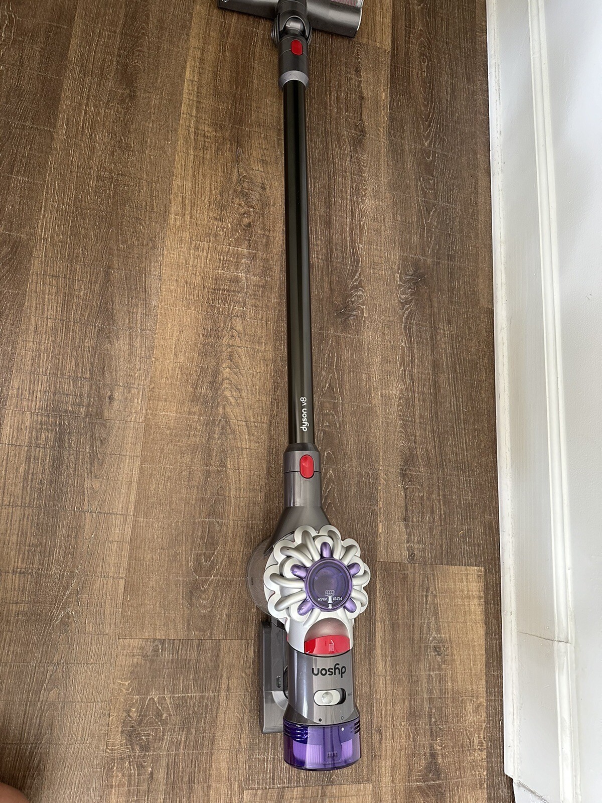 Dyson V8 Stick Vacuum Cleaner - Silver/Nickel (400473-01) gallery