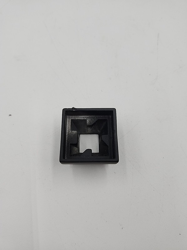 Decorex Hardware flat shoe designed to cover mounting holes for 1/2-inch square gallery
